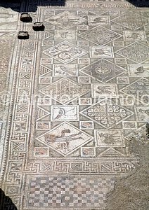 Chiesa dei Santi Cosma e Damiano Pavimento con mosaico | Andrea Jemolo