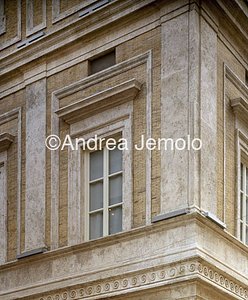 Alberini palace Window of main floor on via di Panico | Andrea Jemolo