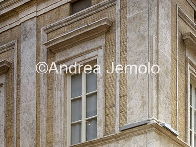 Palazzo Alberini Finestra del piano nobile su via di Panico | Andrea Jemolo