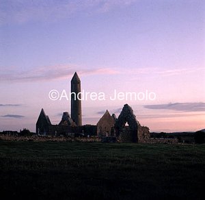 Kilmacduagh Monastery Veduta d'insieme | Andrea Jemolo