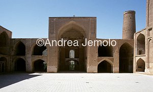 Masjed-é Jamè - Jameh Mosque Façade and courtyard | Andrea Jemolo