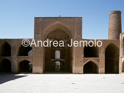 Masjed-é Jamè - Jameh Mosque Façade and courtyard | Andrea Jemolo