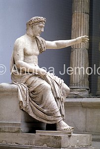 Pergamonmuseum Statue of Roman emperor | Andrea Jemolo