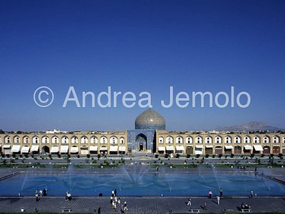 Mosque/Masjed-e Sheikh Lotfollah Mosque and the plaza | Andrea Jemolo