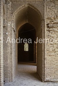 Masjed-é Jamè - Jameh Mosque Courtyard - Detail | Andrea Jemolo