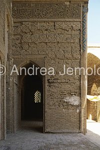 Masjed-é Jamè - Jameh Mosque Courtyard - Detail | Andrea Jemolo