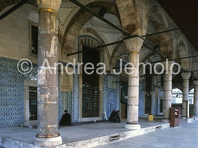 Rustem Pasa Camii Portico with columns | Andrea Jemolo