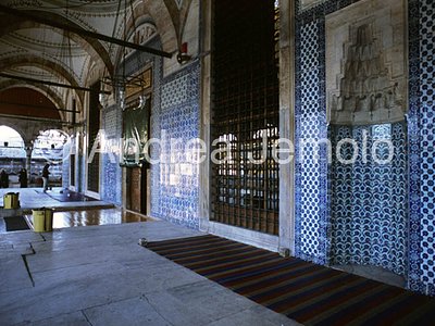 Rustem Pasa Camii Portico with columns | Andrea Jemolo