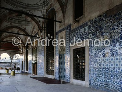 Rustem Pasa Camii Portico with columns | Andrea Jemolo