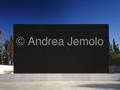 The Shrine of the Book Black wall | Andrea Jemolo