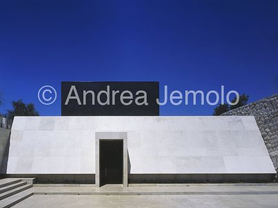 The Shrine of the Book Side of the entrance | Andrea Jemolo