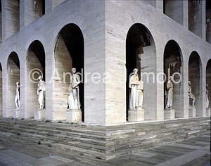 EUR - Palazzo della Civiltà del Lavoro - Palazzo della Civiltà Italiana Statues of Art and Human Activities | Andrea Jemolo
