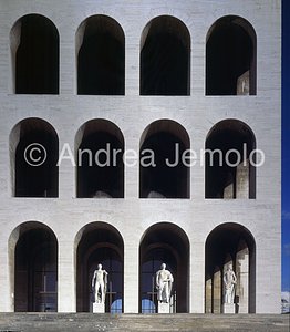 EUR - Palazzo della Civiltà del Lavoro - Palazzo della Civiltà Italiana Prospect west - Detail | Andrea Jemolo
