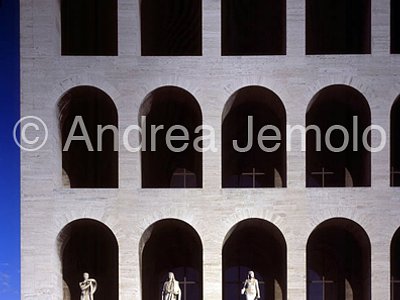 EUR - Palazzo della Civiltà del Lavoro - Palazzo della Civiltà Italiana Prospect west - Detail | Andrea Jemolo