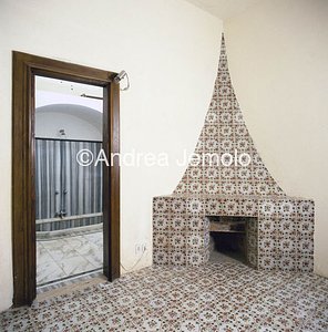 Casa Malaparte Room with fireplace | Andrea Jemolo