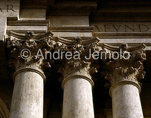 Chiesa di Santi Vincenzo e Anastasio Capitelli | Andrea Jemolo