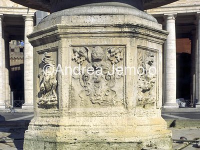 St. Peter' s Square Fountain to the right of the square - Detail | Andrea Jemolo