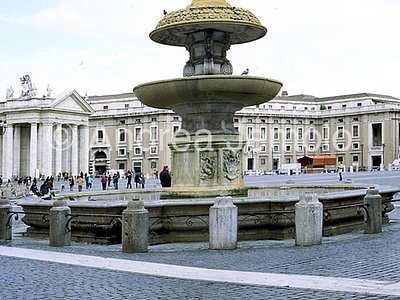 St. Peter' s Square Fountain left St. Peter square | Andrea Jemolo