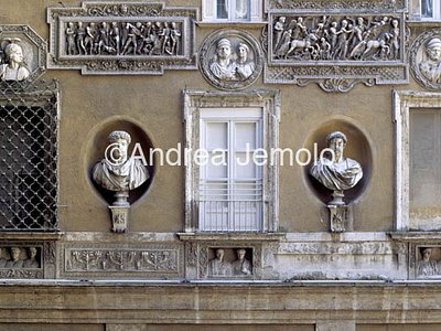 Palazzo Mattei di Giove Courtyard - Detail | Andrea Jemolo