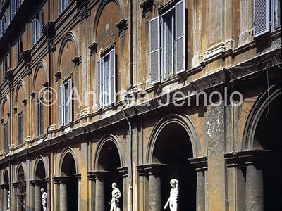 Ludovisi / Chigi / Odescalchi palace Courtyard - Detail | Andrea Jemolo