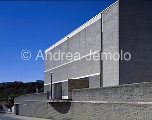 Chiesa del Corpus Domini nel quartiere di San Miniato Fronte sud | Andrea Jemolo