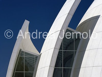Church Dives in Misericordia / Dio Padre Misericordioso - Jubilee Church Walls as sails | Andrea Jemolo
