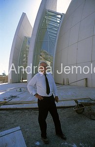 Church Dives in Misericordia / Dio Padre Misericordioso - Jubilee Church Richard Meier in front at the church of Dio Padre Misericordioso church | Andrea Jemolo