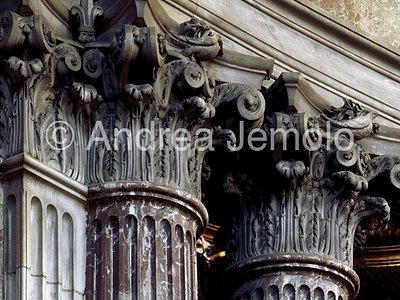 Chiesa di Sant'Andrea al Quirinale Capitelli | Andrea Jemolo