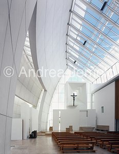 Church Dives in Misericordia / Dio Padre Misericordioso - Jubilee Church Interior with walls | Andrea Jemolo