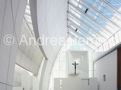 Church Dives in Misericordia / Dio Padre Misericordioso - Jubilee Church Interior with walls | Andrea Jemolo