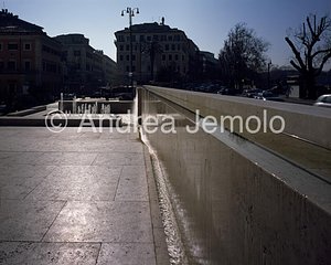 Ara Pacis Museum Fountain from the entrance | Andrea Jemolo