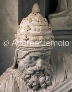 San Pietro in Vincoli Mausoleum of Giulio II - Giulio II – visage and tiara | Andrea Jemolo