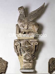 Sant'Ambrogio Capitello con simbolo di San Marco - Stucco | Andrea Jemolo