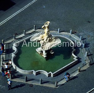 Tritone fountain From above | Andrea Jemolo