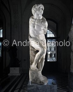 Louvre Museum Rebellious Prigione - central | Andrea Jemolo