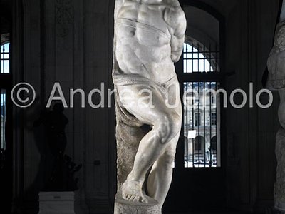 Louvre Museum Rebellious Prigione - central | Andrea Jemolo