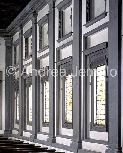 Biblioteca Medicea Laurenziana Sala lettura - finestre e lesene | Andrea Jemolo