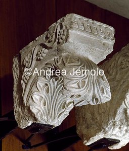 Civiche Raccolte d'Arte Antica Mensola da Santa Maria d'Aurona | Andrea Jemolo