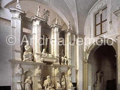 San Pietro in Vincoli Mausoleum of Giulio II - General view with windows | Andrea Jemolo