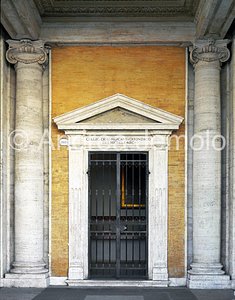 Campidoglio Palazzo dei Conservatori - Porta sul portico | Andrea Jemolo
