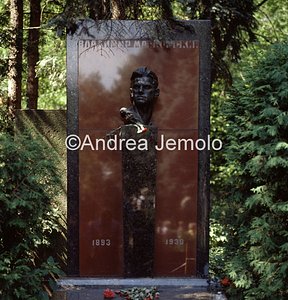 Cemetery of Novodevicij Tomb of Maiakovskij | Andrea Jemolo