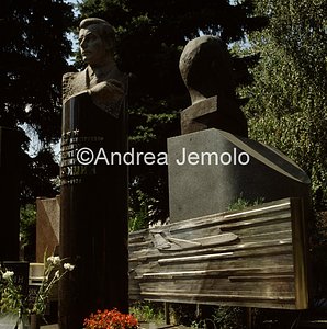 Cemetery of Novodevicij Tomb of Iliuscin | Andrea Jemolo