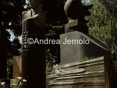Cemetery of Novodevicij Tomb of Iliuscin | Andrea Jemolo
