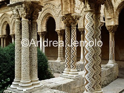Cathedral Columns of the fountain | Andrea Jemolo