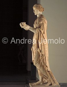 Archaeological National museum Farnese Collection - Flora Farnese - right | Andrea Jemolo