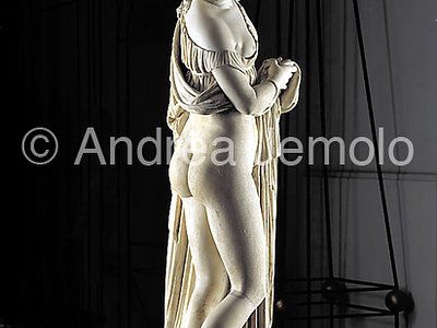 Museo archeologico Nazionale Collezione Farnese - Venere Callipigia - fronte | Andrea Jemolo