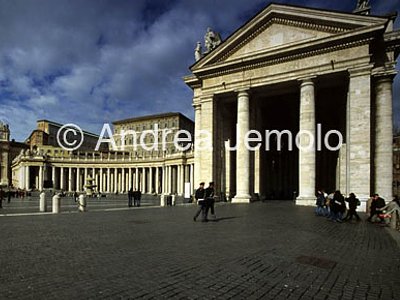 St. Peter' s Square Colonnade | Andrea Jemolo