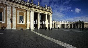 St. Peter' s Square Colonnade | Andrea Jemolo