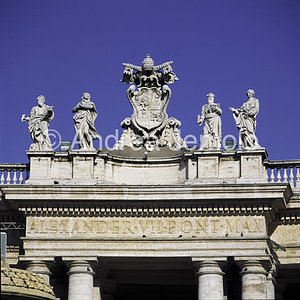 St. Peter' s Square Colonnade | Andrea Jemolo