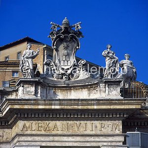 St. Peter' s Square Colonnade | Andrea Jemolo